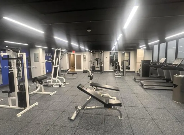 $2,350 | 555 Northeast 15th Street, Unit 25G, Miami, FL 33132