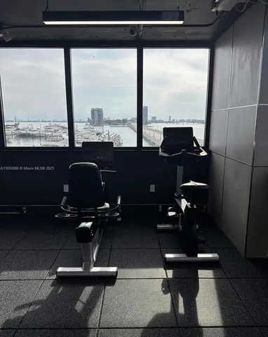 $2,350 | 555 Northeast 15th Street, Unit 25G, Miami, FL 33132