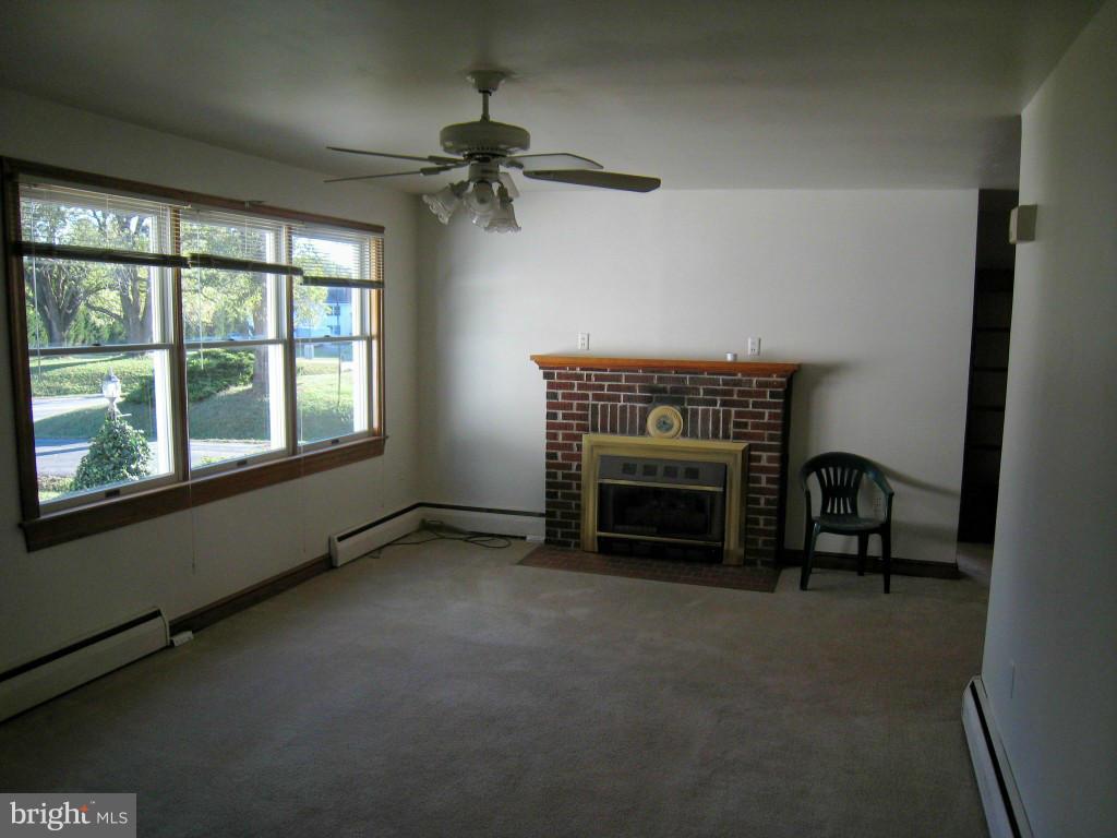 12013 Ridge Road King George, VA 22485 - Photo 5 of 8 Living Room