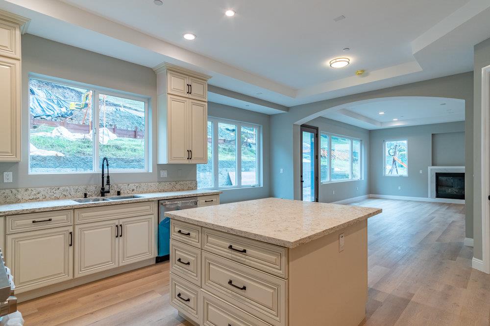 6565 Eagle Ridge Court Gilroy, CA 95020 - Photo 22 of 57 a kitchen with a stove a sink and a refrigerator