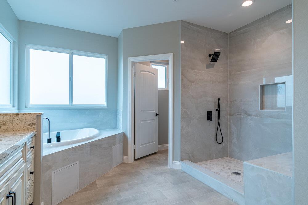 6565 Eagle Ridge Court Gilroy, CA 95020 - Photo 45 of 57 a bathroom with a sink a mirror and a bathtub