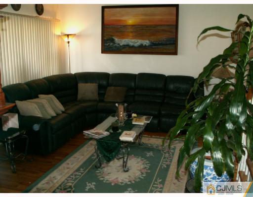 60 Farmingdale Road Fords, NJ 08863 - Photo 4 of 8 Gallery Image 4