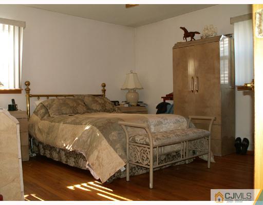 60 Farmingdale Road Fords, NJ 08863 - Photo 5 of 8 Gallery Image 5