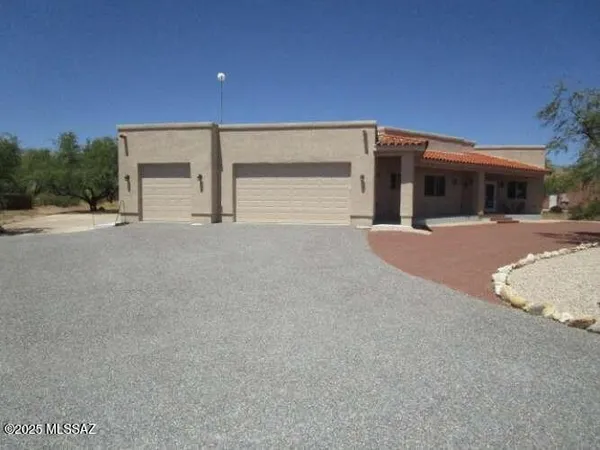 a view of a house with a yard and garage