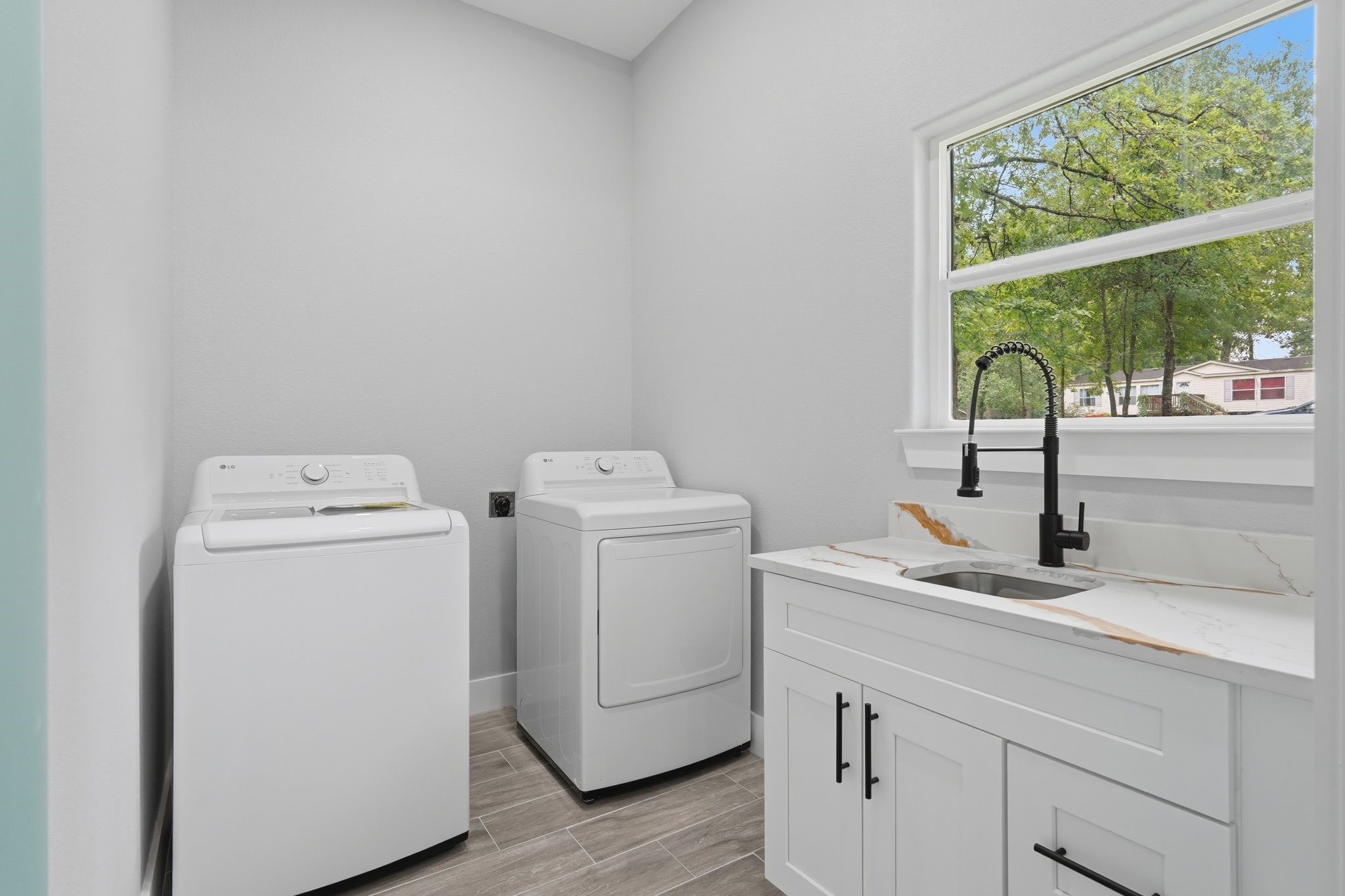 3575 Roy Bean Road Willis, TX 77378 - Photo 31 of 40 a utility room with dryer and washer