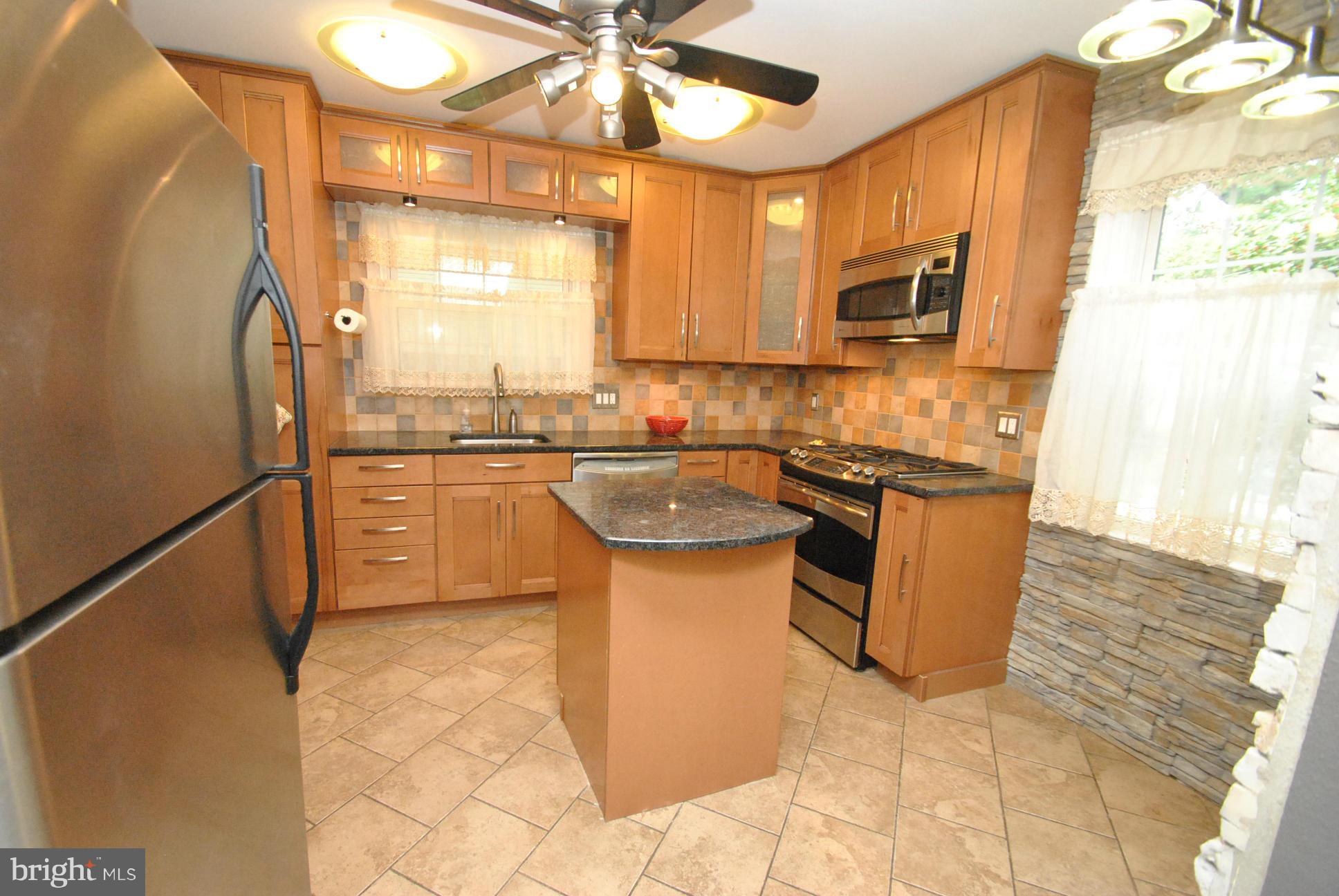 3006 Dunglow Road Baltimore, MD 21222 - Photo 12 of 30 BONUS ISLAND - STAINLESS STEEL APPLIANCES