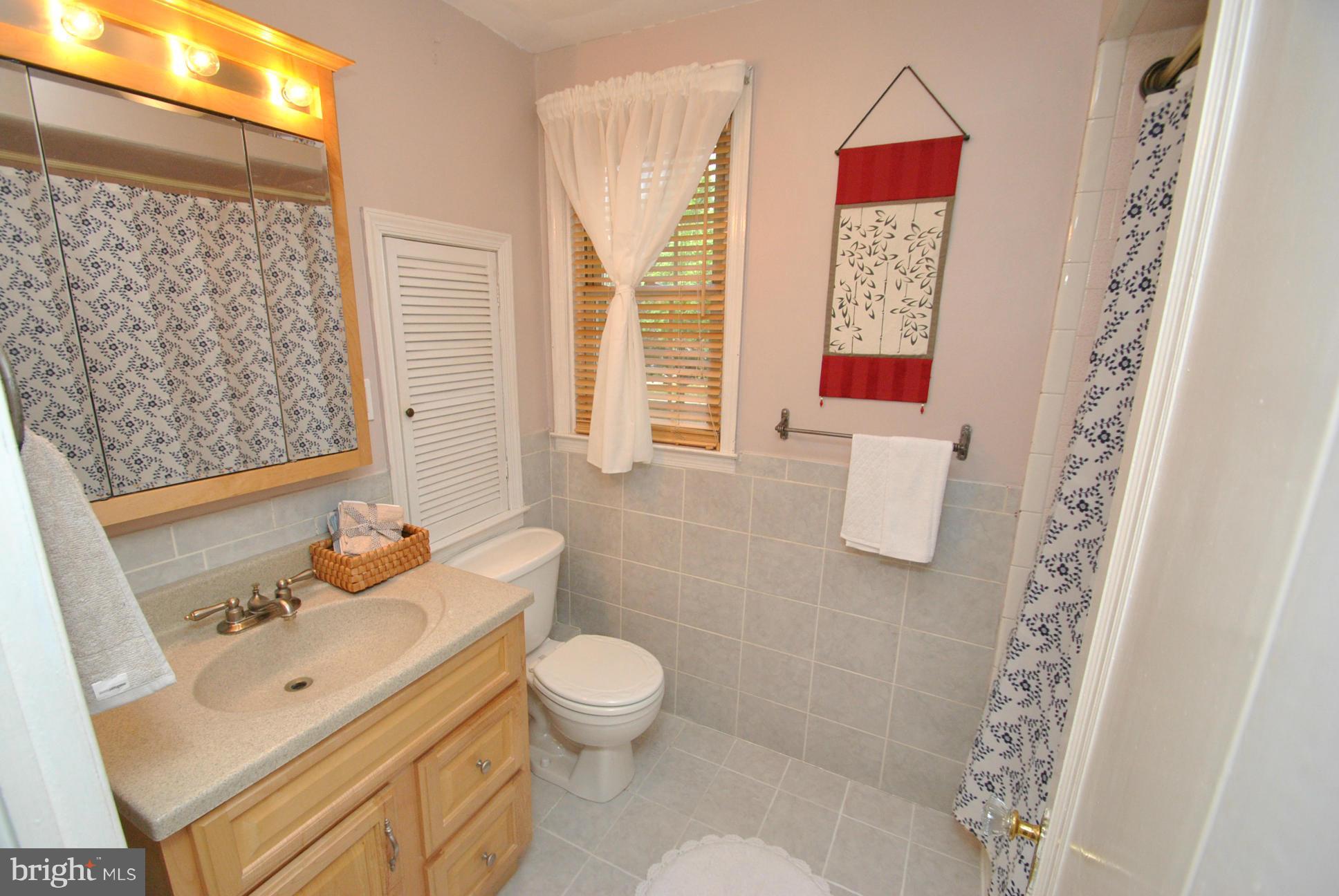 3006 Dunglow Road Baltimore, MD 21222 - Photo 18 of 30 FULL BATH UPPER LEVEL