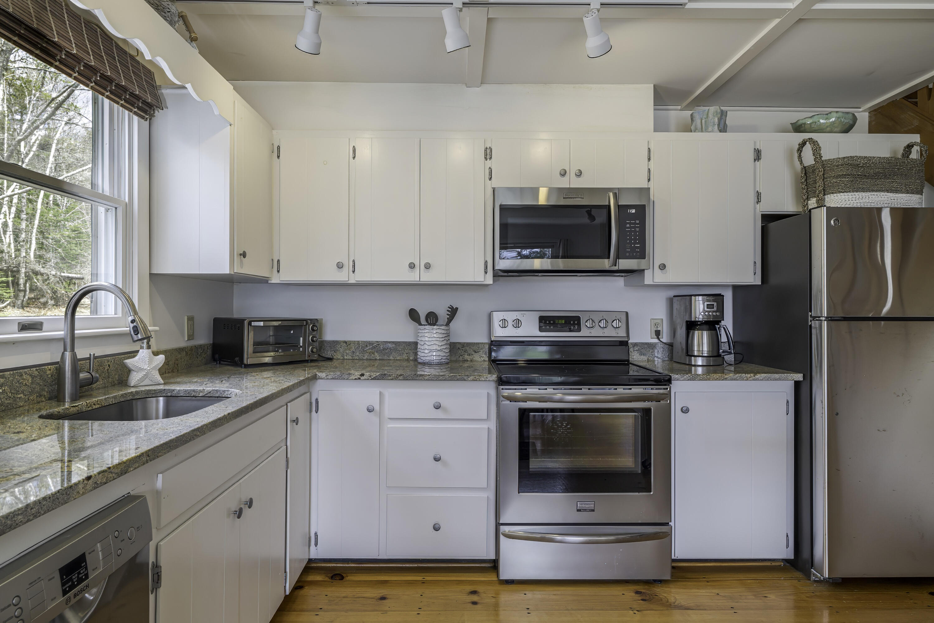 41 Sunset Road Brooksville, ME 04617 - Photo 6 of 40 6