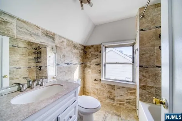$2,800 | 112 Sunset Avenue, Unit 2, North Arlington, NJ 07031