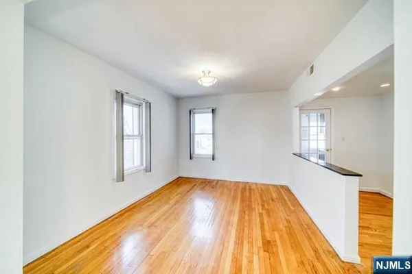 $2,800 | 112 Sunset Avenue, Unit 2, North Arlington, NJ 07031