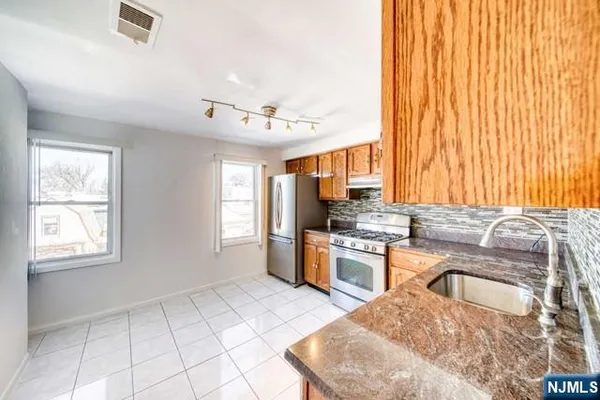 $2,800 | 112 Sunset Avenue, Unit 2, North Arlington, NJ 07031