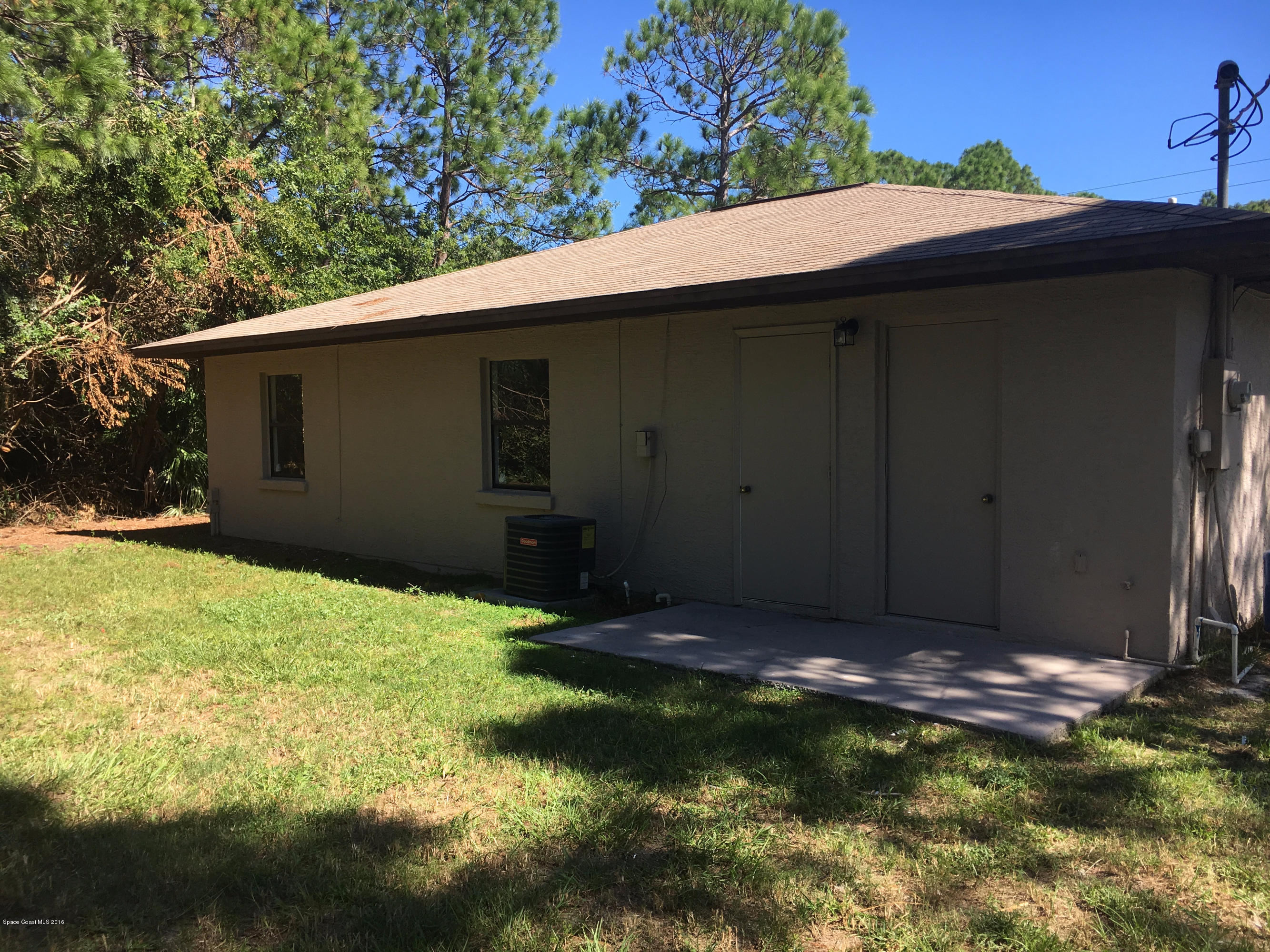 990 Degroodt Road Southwest Palm Bay, FL 32908 - Photo 4 of 17 IMG_0508