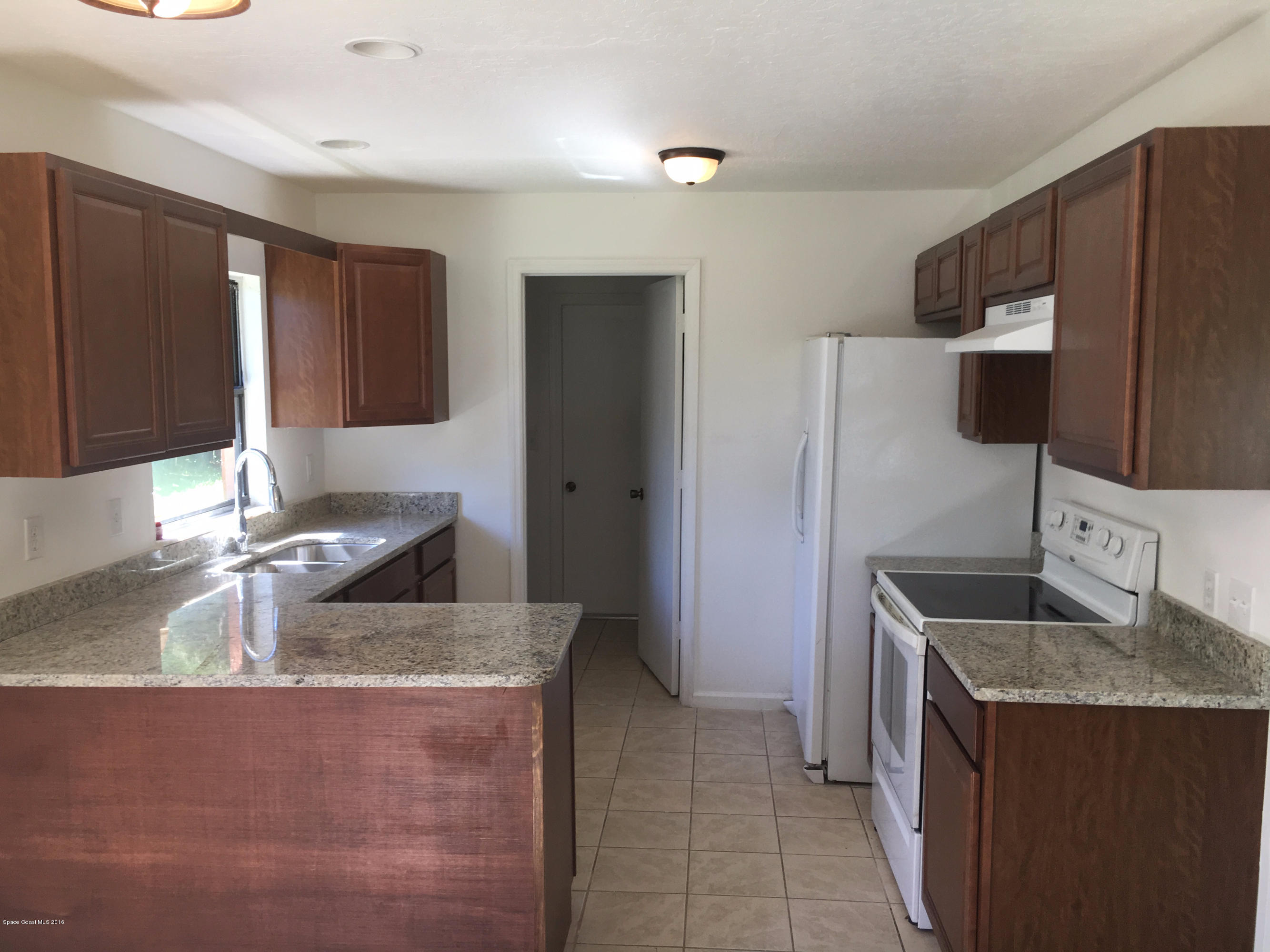 990 Degroodt Road Southwest Palm Bay, FL 32908 - Photo 5 of 17 IMG_0509