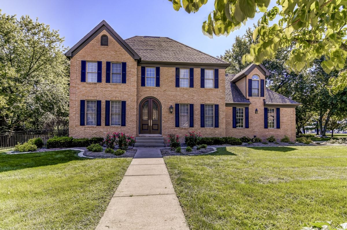 800 Fairfax Court Springfield, IL 62702 - Photo 1 of 48