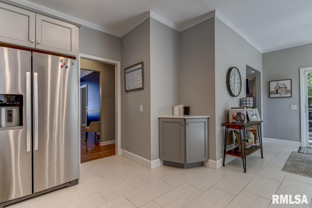 800 Fairfax Court Springfield, IL 62702 - Photo 7 of 48