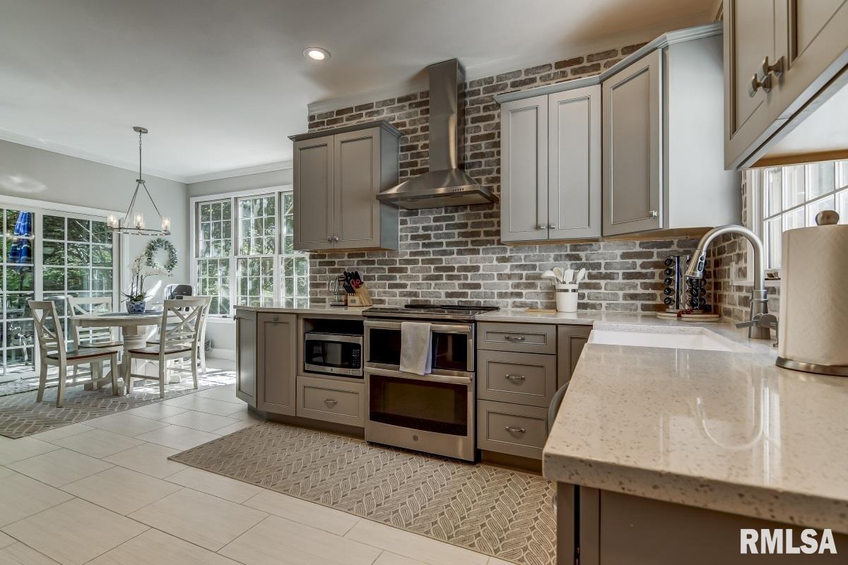 800 Fairfax Court Springfield, IL 62702 - Photo 8 of 48