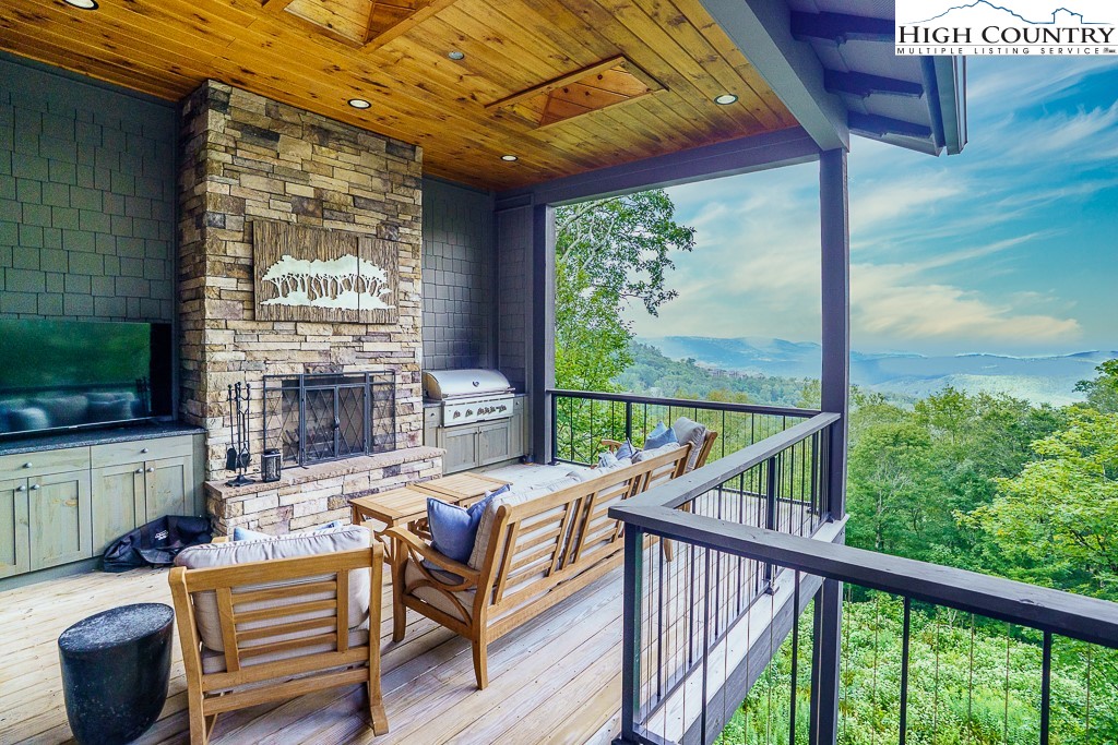 2001 Moon Run Linville, NC 28646 - Photo 10 of 33 a balcony with furniture and a potted plant