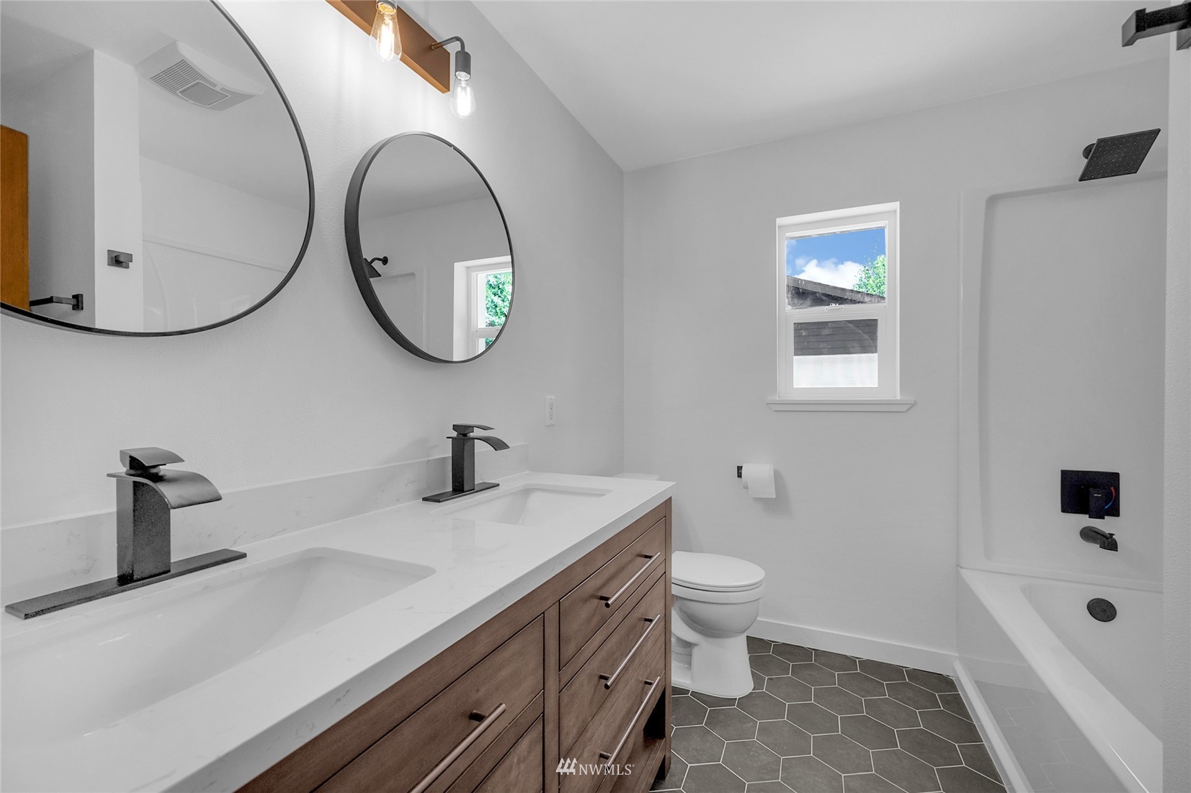 16218 Dubuque Road Snohomish, WA 98290 - Photo 11 of 17 Gallery Image 11