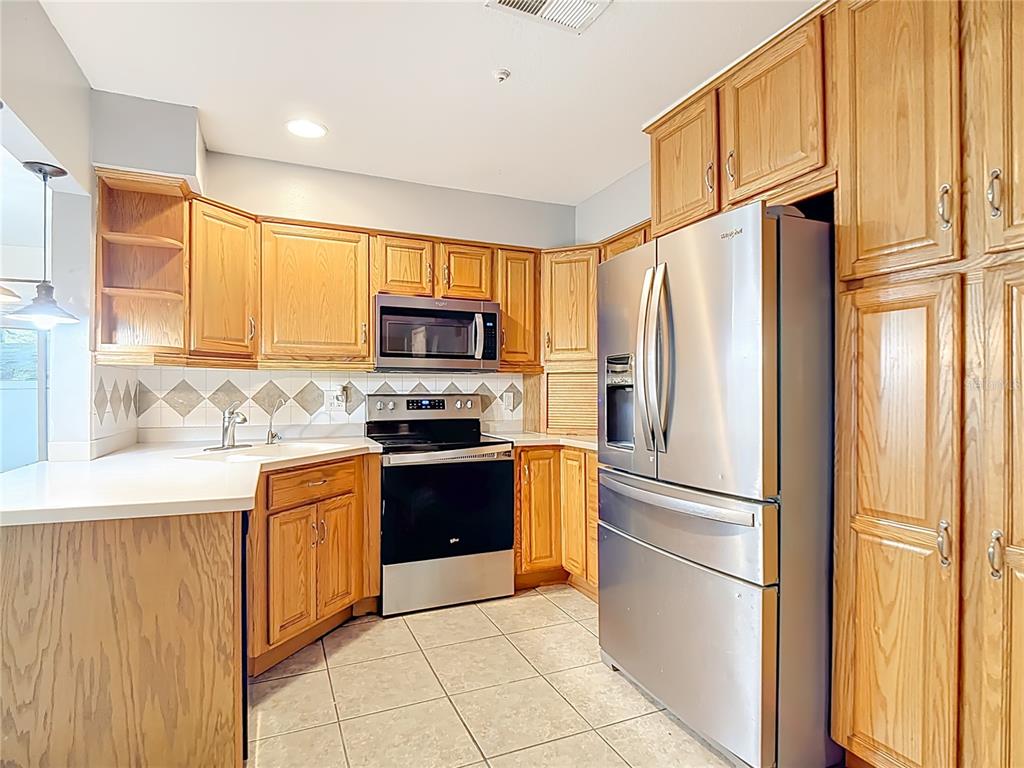 1915 Sylvester Road Lakeland, FL 33803 - Photo 9 of 39