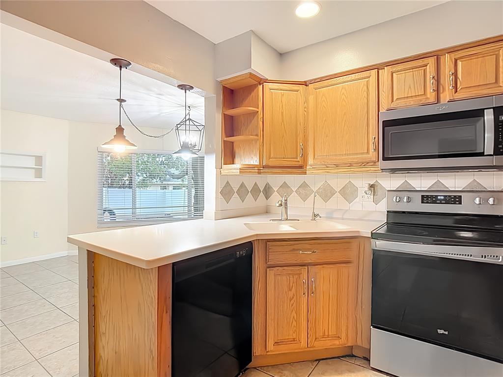 1915 Sylvester Road Lakeland, FL 33803 - Photo 10 of 39