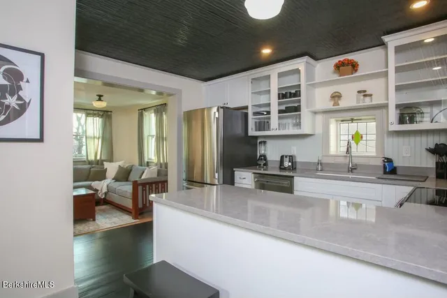 $4,500 | 44 Main Street, Unit #1, Stockbridge, MA 01262