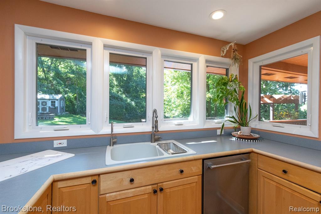 6515 Cuthbert Road White Lake, MI 48383 - Photo 23 of 40 Gallery Image 23