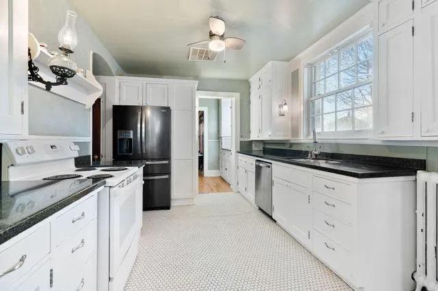 $324,900 | 609 4th Street Northwest, Austin, MN 55912