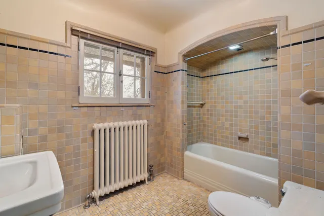 $324,900 | 609 4th Street Northwest, Austin, MN 55912