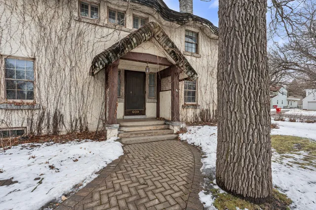 $324,900 | 609 4th Street Northwest, Austin, MN 55912