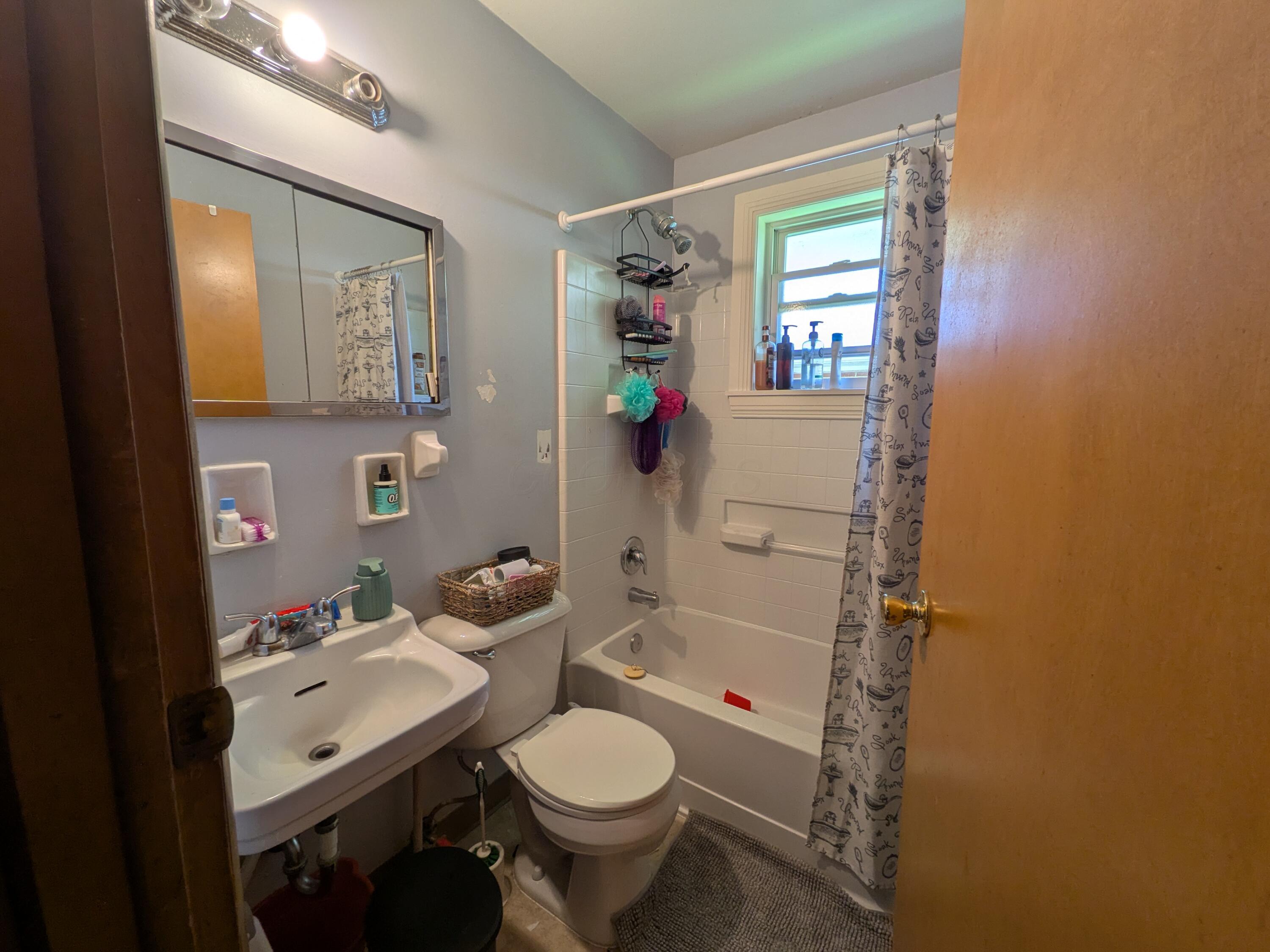 1147 Eastfield Road, Unit 1149 Columbus, OH 43085 - Photo 20 of 21 Bathroom 1149