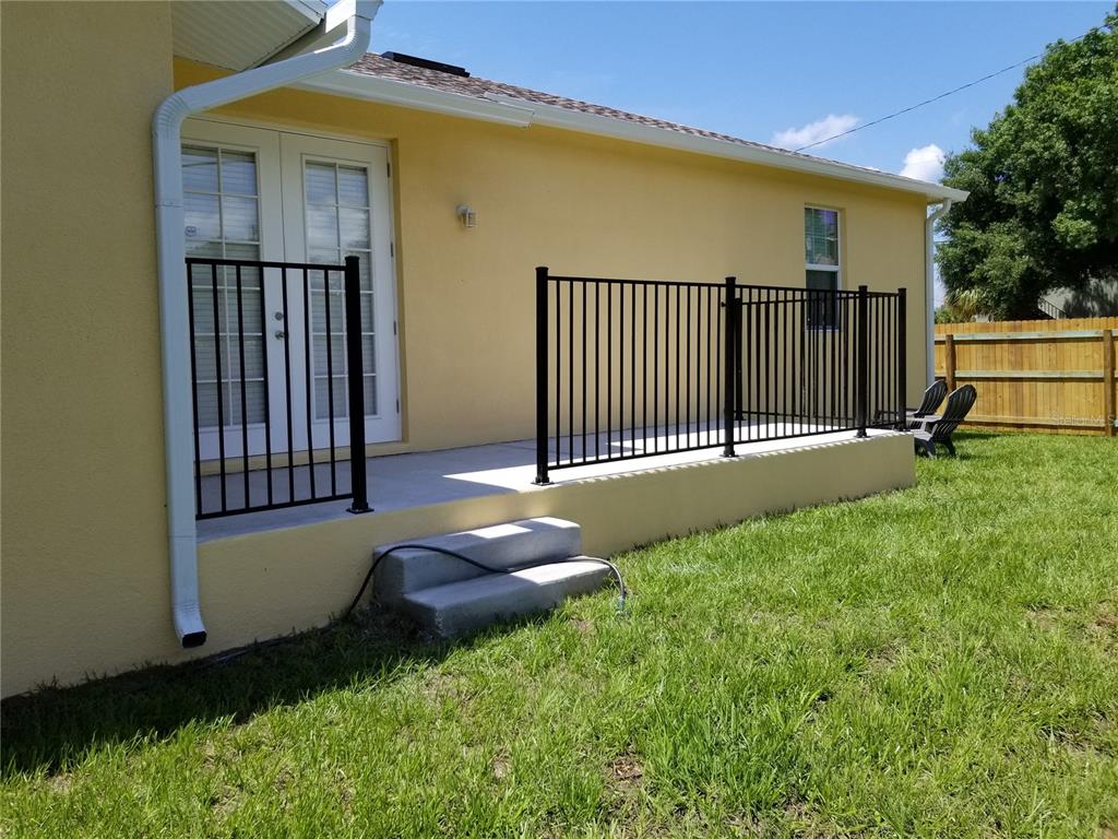 3525 West Ballast Point Boulevard Tampa, FL 33611 - Photo 24 of 25 a view of a backyard with pathway