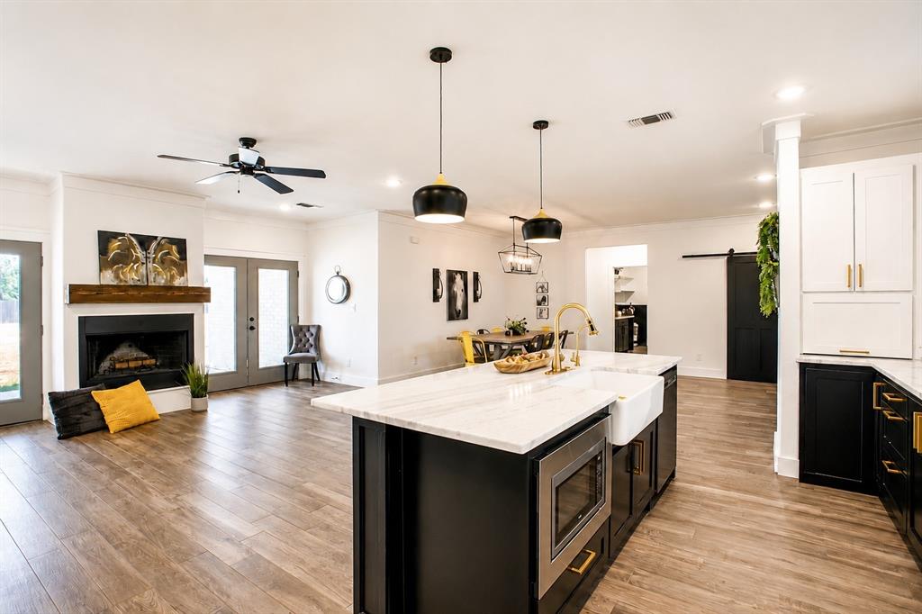 311 Dobbs Trail Springtown, TX 76082 - Photo 17 of 33 a large kitchen with a table and chairs