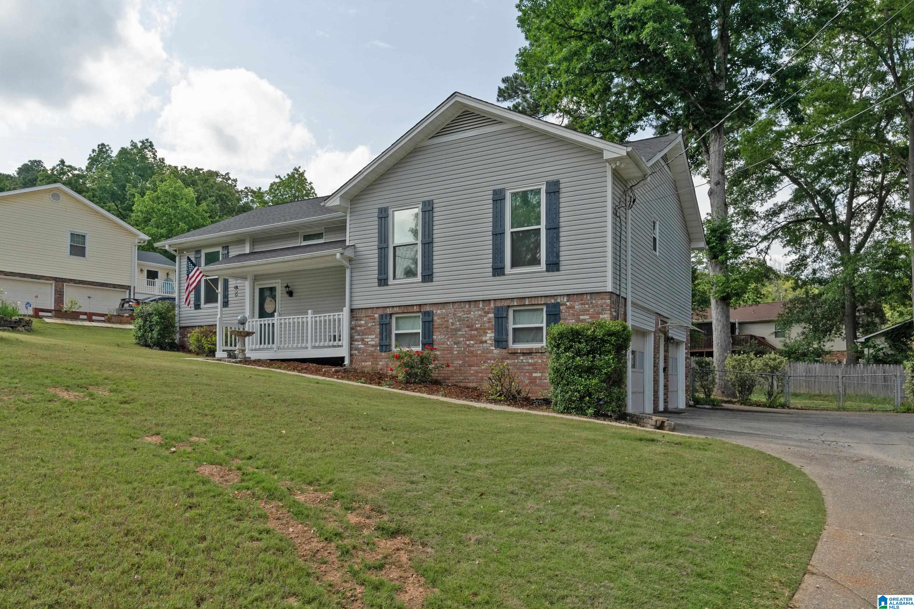 1214 Bennett Circle Alabaster, AL 35007 - Photo 2 of 30