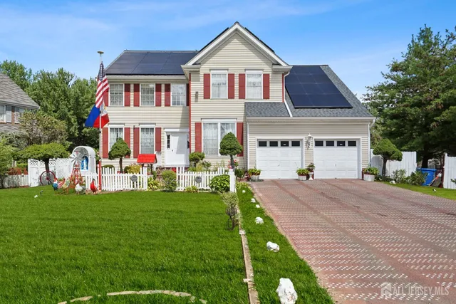 $900,000 | 2 Golfview Court, Monroe Township, NJ 08831