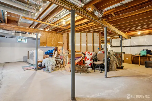 $900,000 | 2 Golfview Court, Monroe Township, NJ 08831