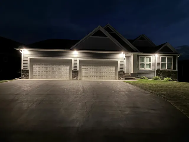 $750,000 | 4334 86th Street Northeast, Monticello, MN 55362