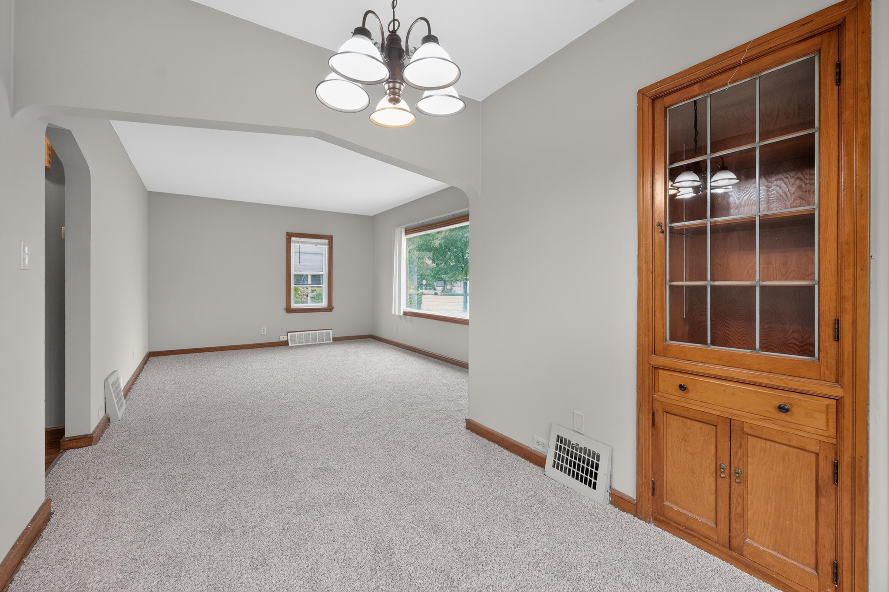 4109 North 39th Street Milwaukee, WI 53216 - Photo 25 of 37 24_4109_N_39th_St-Dining_room-8707