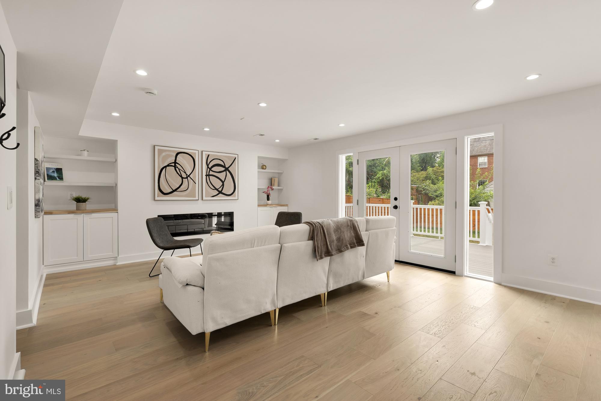 4324 Yuma Street Northwest Washington, DC 20016 - Photo 17 of 56 Bright family room