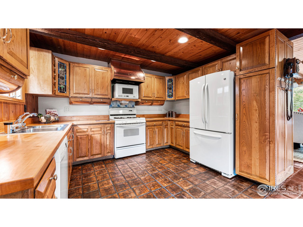 7333 Olde Stage Road Boulder, CO 80302 - Photo 16 of 40 a kitchen with a refrigerator a sink and a stove