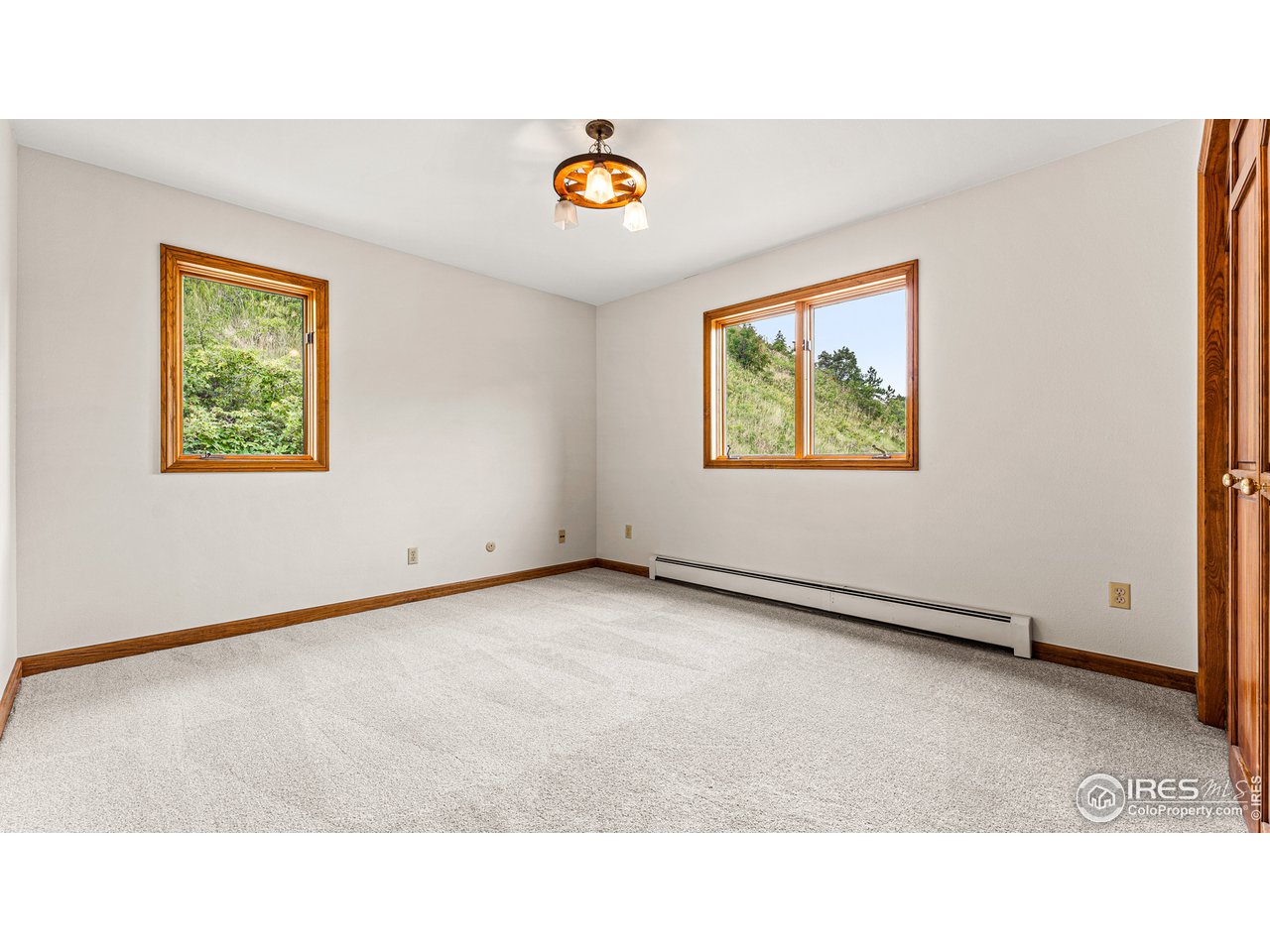 7333 Olde Stage Road Boulder, CO 80302 - Photo 20 of 40 a open living room with a window and a projector