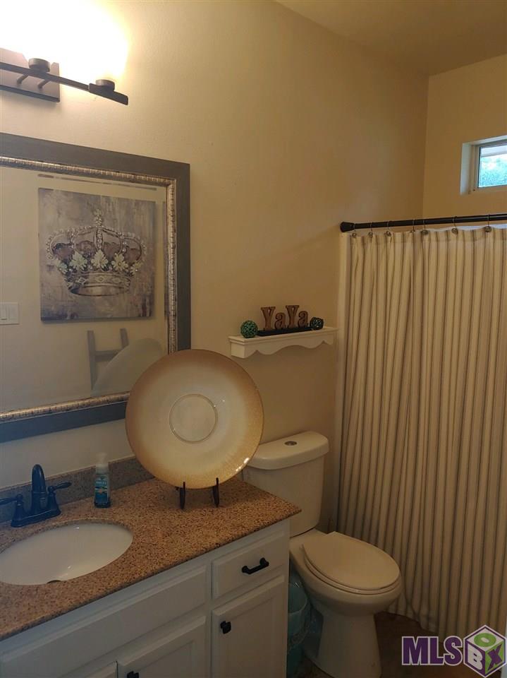 312 Lakecrest Avenue Baton Rouge, LA 70807 - Photo 13 of 22 Hall Bath