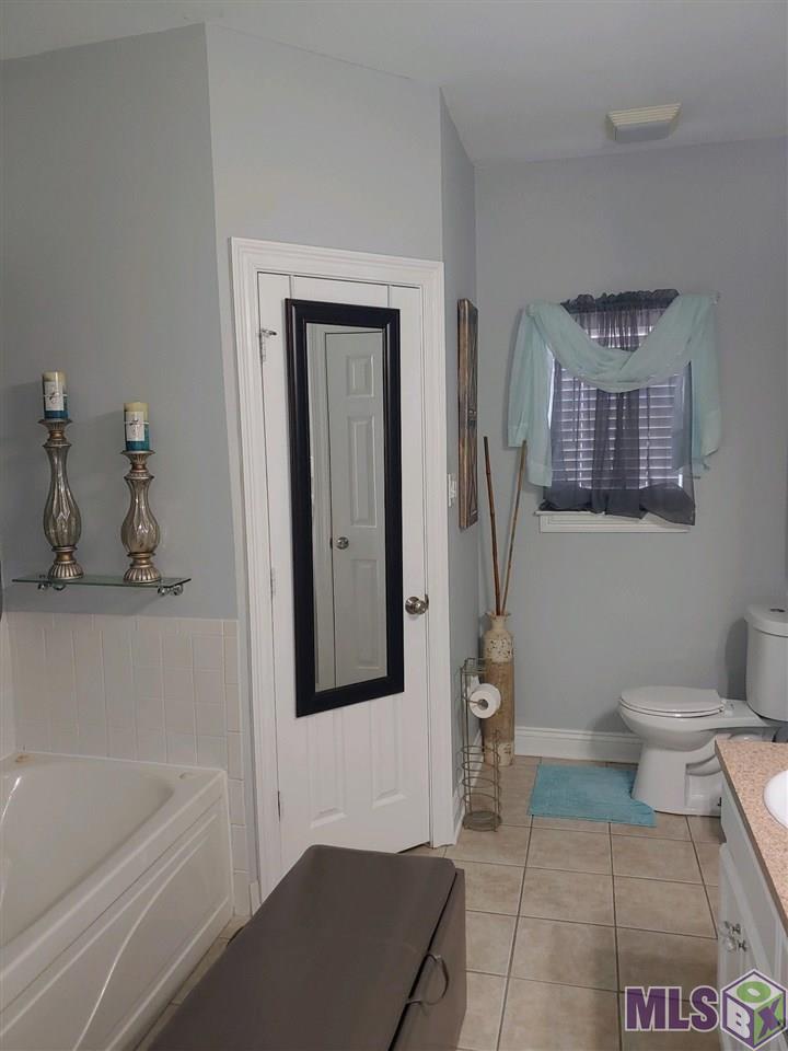 312 Lakecrest Avenue Baton Rouge, LA 70807 - Photo 8 of 22 Master Bathroom