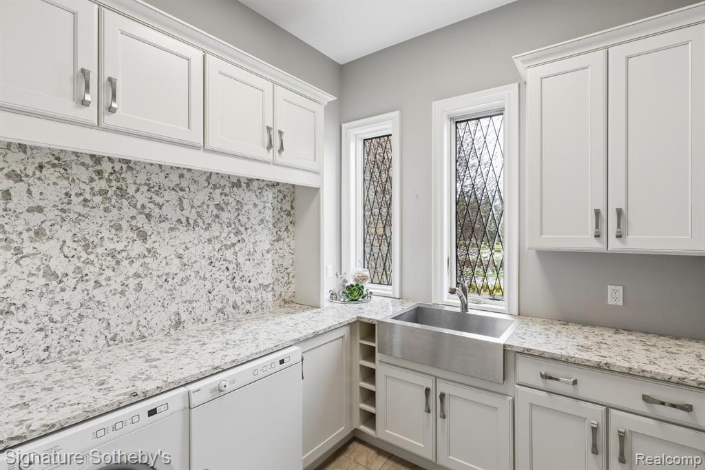 4911 Pinnacle Boulevard Rochester, MI 48306 - Photo 43 of 49
