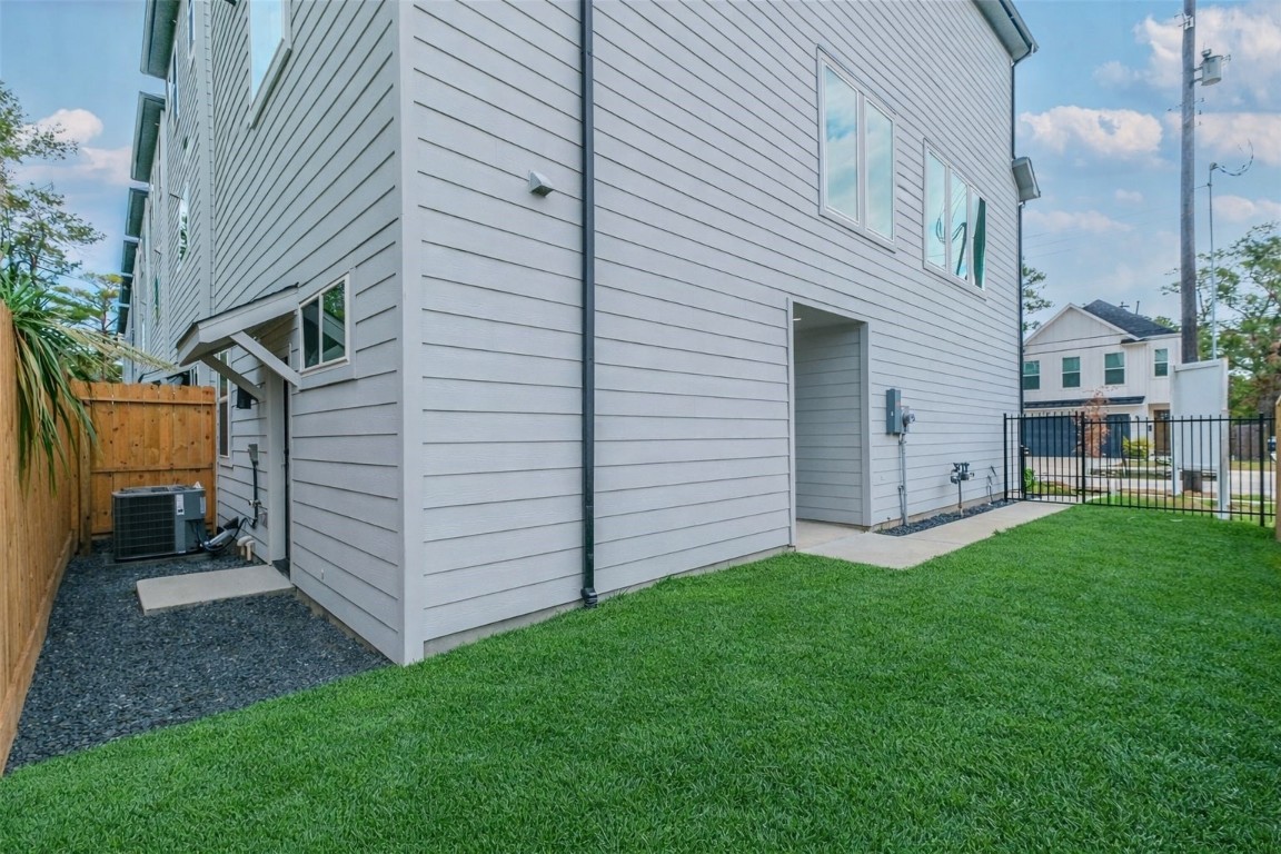 5703 B Balbo Street Houston, TX 77091 - Photo 38 of 46 a view of an house with backyard and entertaining space