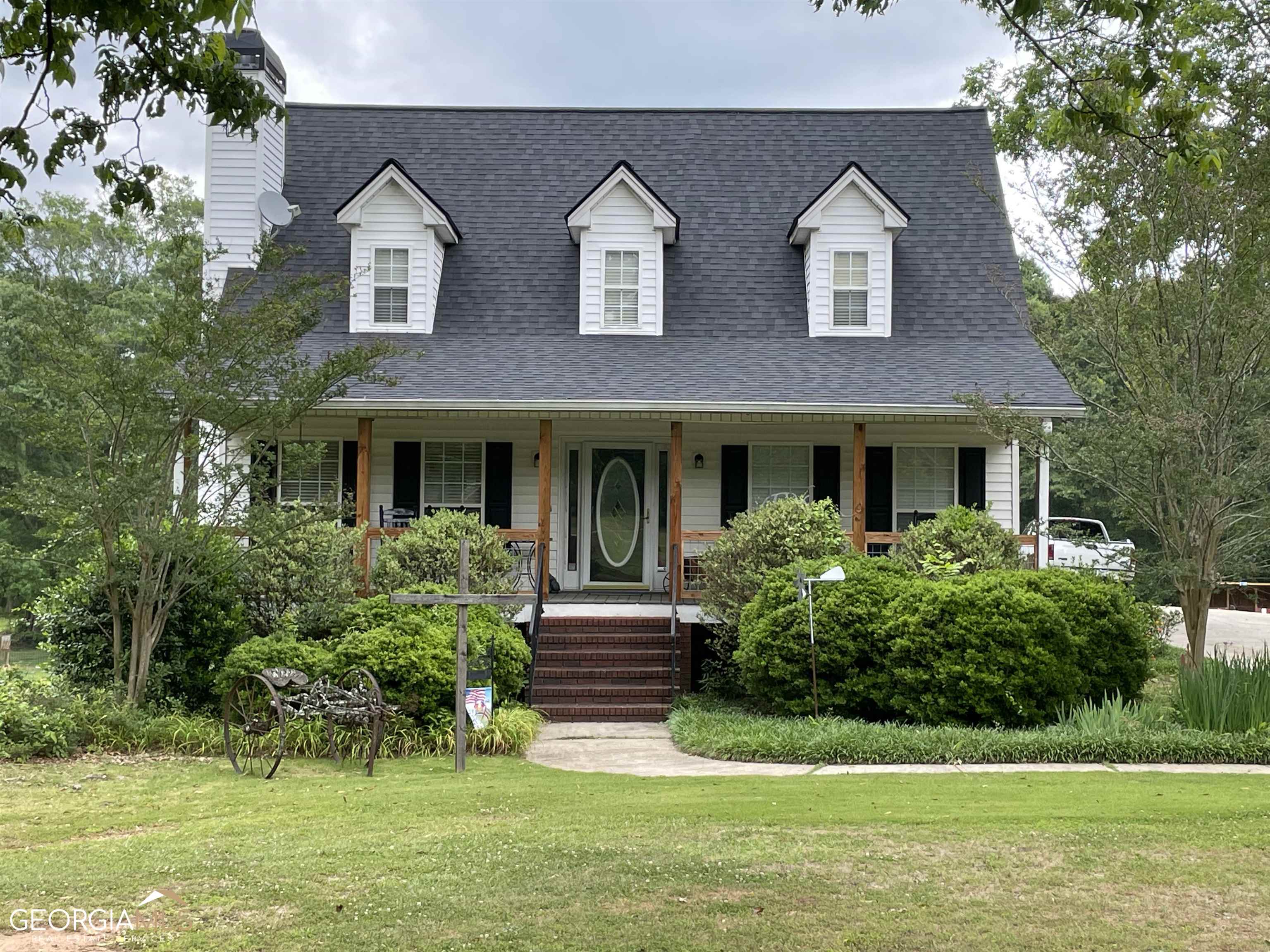 724 Manger Avenue East Bethlehem, GA 30620 - Photo 2 of 4 a front view of a house with a yard