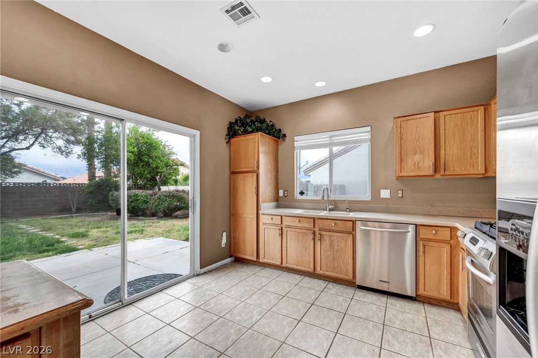 1132 Castle Point Avenue Henderson, NV 89074 - Photo 11 of 59