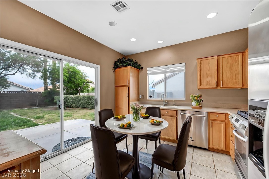 1132 Castle Point Avenue Henderson, NV 89074 - Photo 4 of 59 Kitchen Virtually Staged