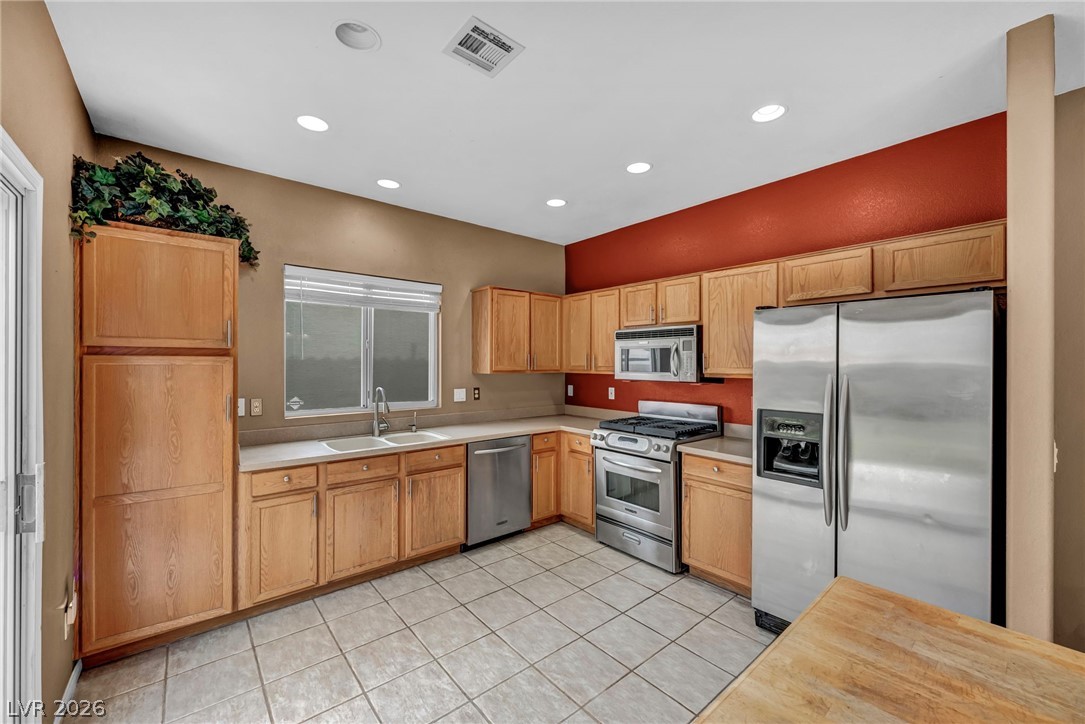 1132 Castle Point Avenue Henderson, NV 89074 - Photo 8 of 59 Kitchen w Stainless Steel Appliances
