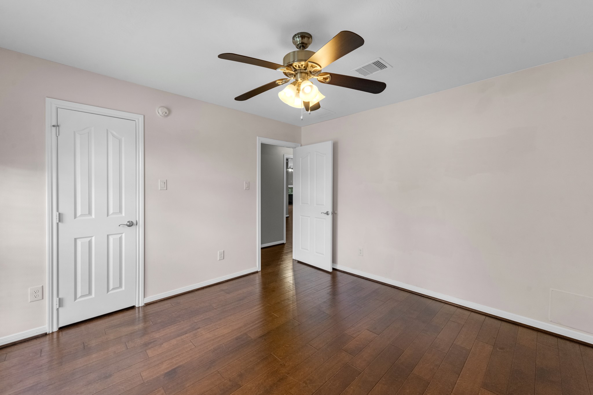 6606 Granbury Road Manvel, TX 77578 - Photo 29 of 48 Spacious secondary bedroom #2.