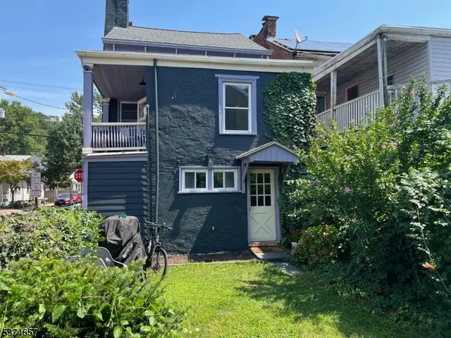 a house view with a outdoor space